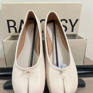 RABOESY Women's Cream Tabi Flats